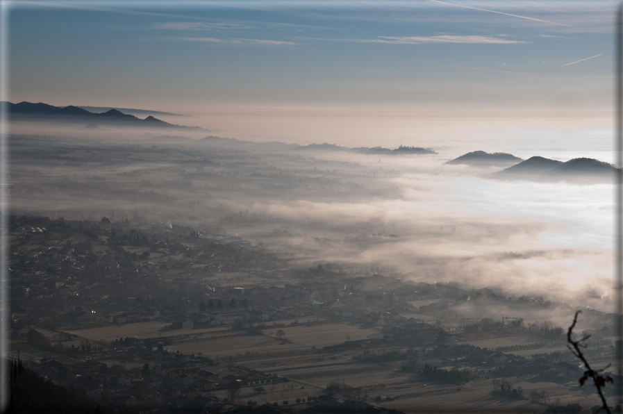 foto Colline di Romano d'Ezzelino nella Nebbia